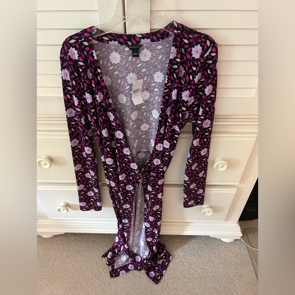 ANN TAYLOR LONG SLEEVE WRAP FLORAL DRESS